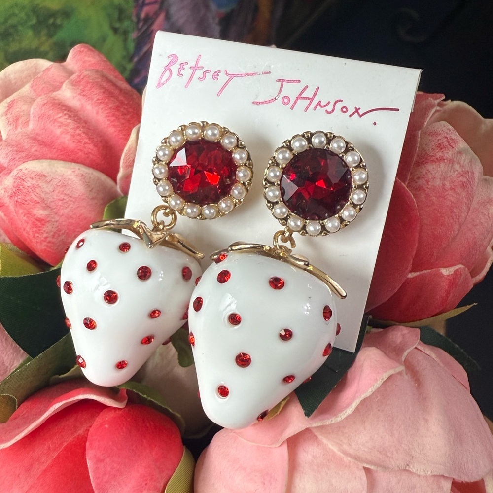 *NWT* Betsey Johnson strawberry drop earrings w/red crystals and faux pearls